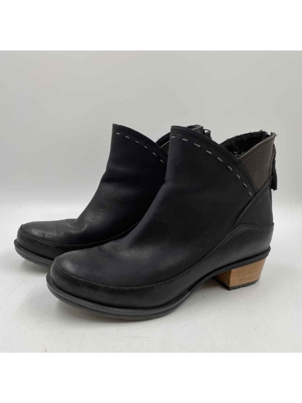 Chaco Cataluna Leather Women's Shoe Size 6.5 Black Solid Boots